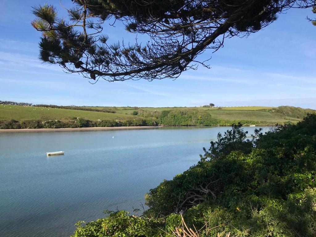Amazing 2-bedroom With Lovely Sea Views *